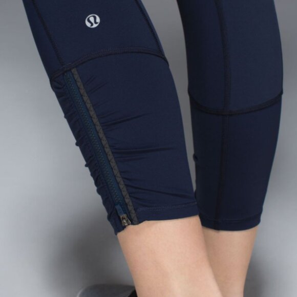 Lululemon Runday Crop Tight in Inkwell / Tonka Stripe Inkwell Black 6 - Picture 5 of 11